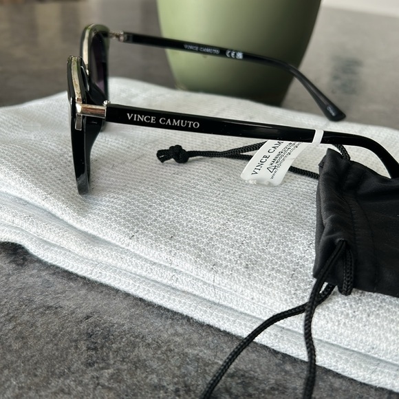 Nwt Vince Camuto sunglasses - Picture 3 of 3